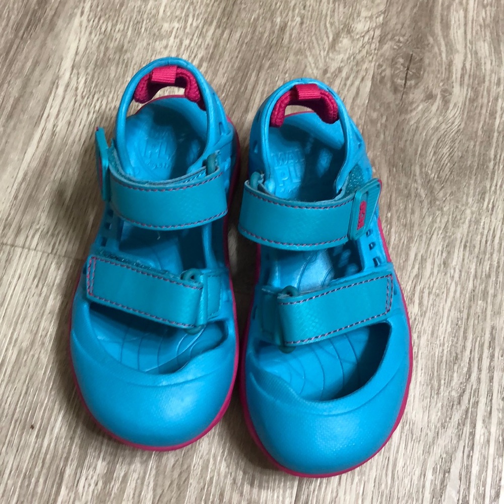 Stride Rite Made 2 Play sandals size 10